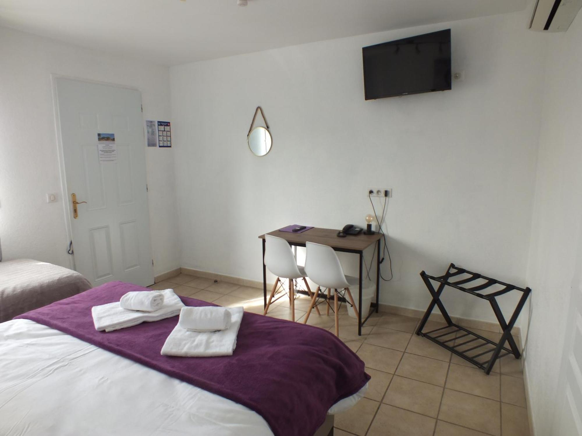 Logis Hotel Restaurant Le Clos Saint Loup Bram Exterior photo